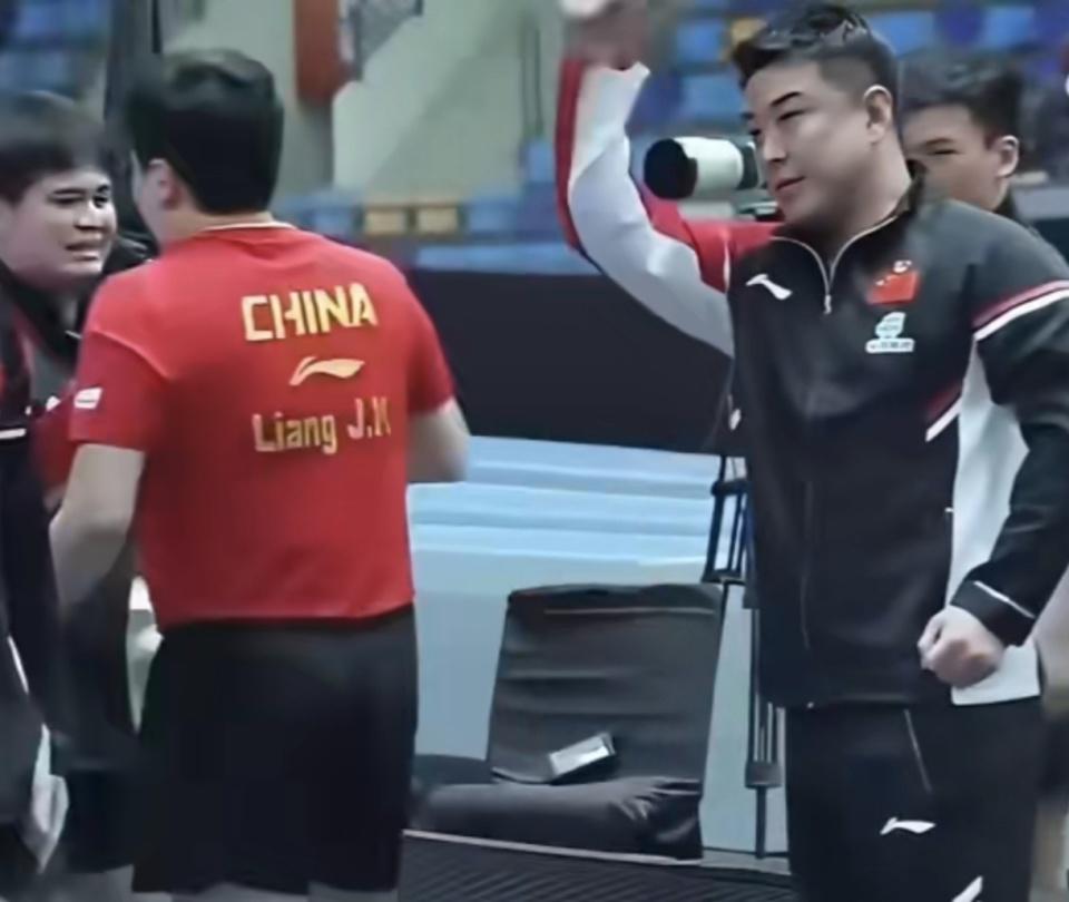 mim, 台观众振臂 mim, 台观众振臂