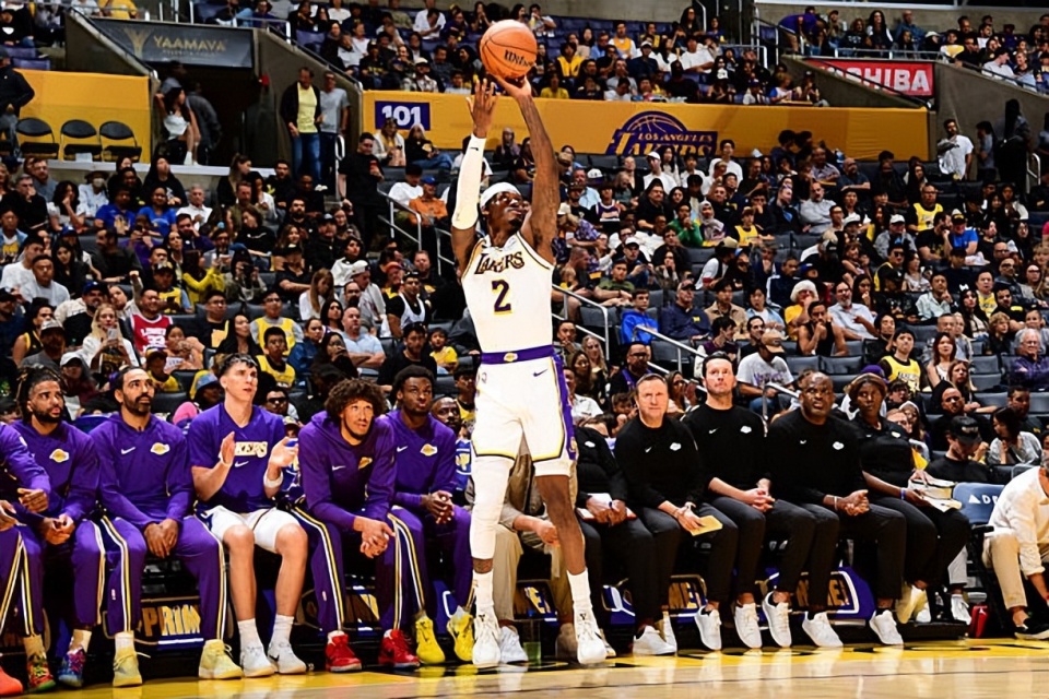 表现就令人, 特别是在外 表现就令人, 特别是在外